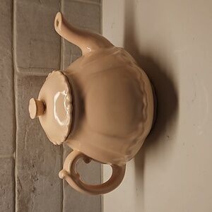 Teapot, Pale Pink, Frilly